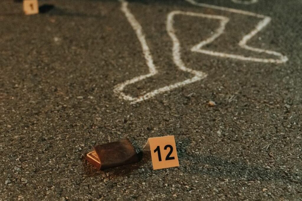 Imagen referencial. Un grupo de al menos 12 sujetos armados llegó en tres camionetas hasta el lugar donde se realizaba un torneo de gallos con apuestas.