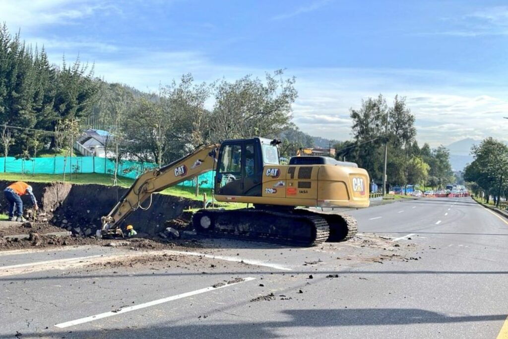 La Empresa Metropolitana de Obras Públicas trabaja en la excavación del intercambiador.