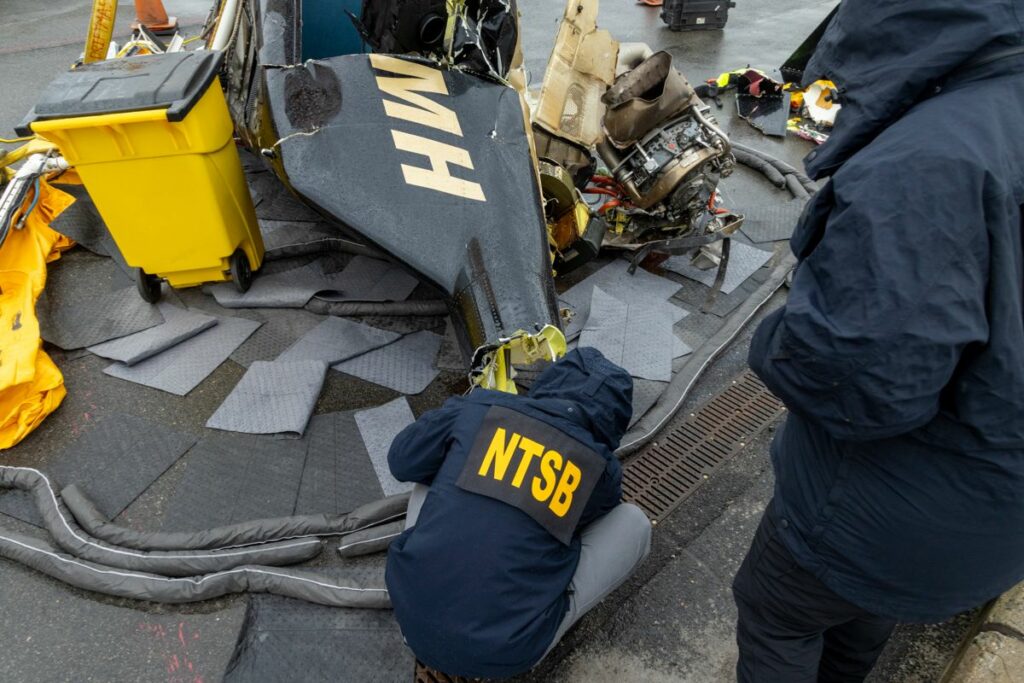 Un helicóptero se estrelló el jueves en el río Hudson, en Nueva York.