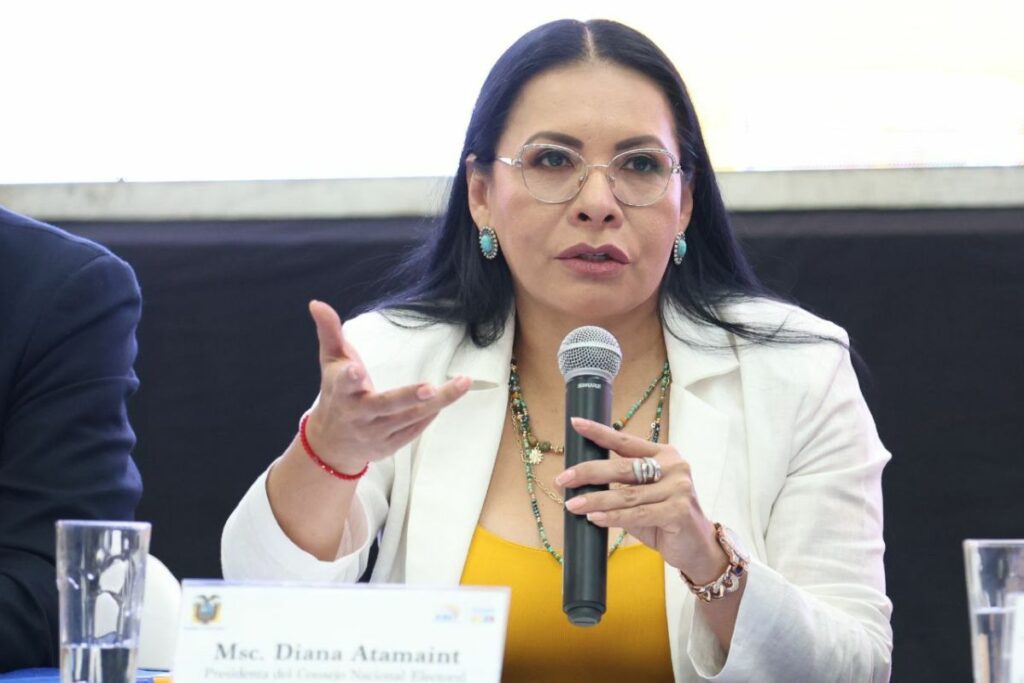 Diana Atamaint, presidenta del CNE.