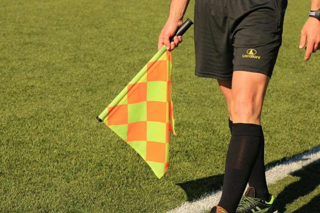 Una nueva polémica con el arbitraje y el VAR surgió en el fútbol de Europa.