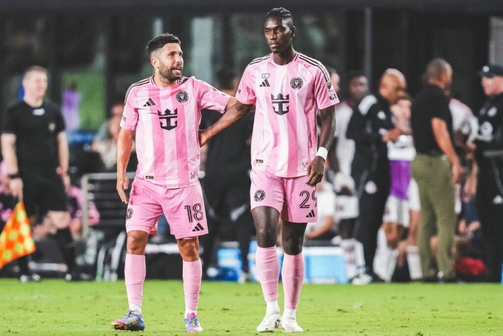 Allen Obando (der.) debutó con la camiseta del Inter Miami en el partido ante Toronto, el 6 de abril del 2025.
