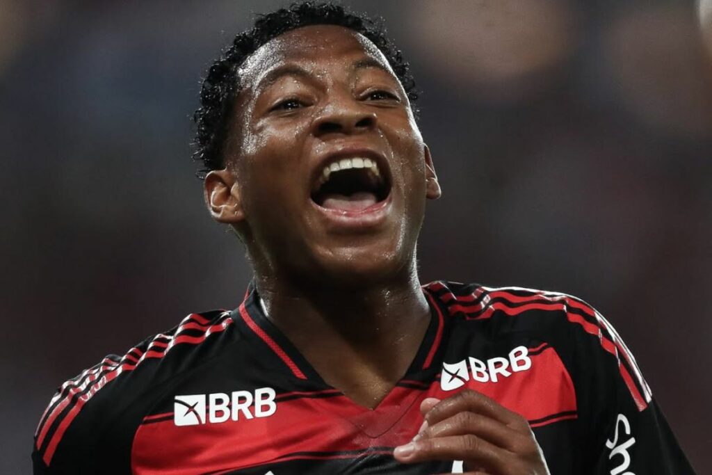 Gonzalo Plata celebra el primer gol marcado con el Flamengo en el Brasileirao 2025.