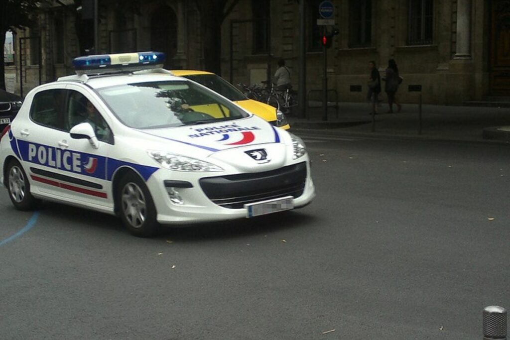 Auto de la policía en Francia.