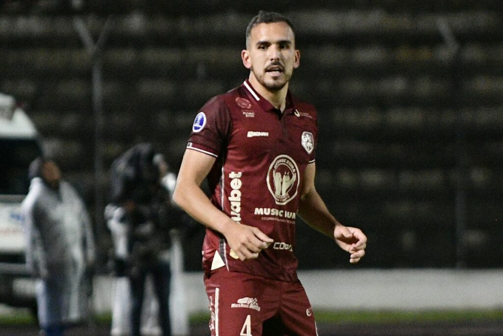 Luis Haquín, jugador boliviano de Mushuc Runa en el 2025.