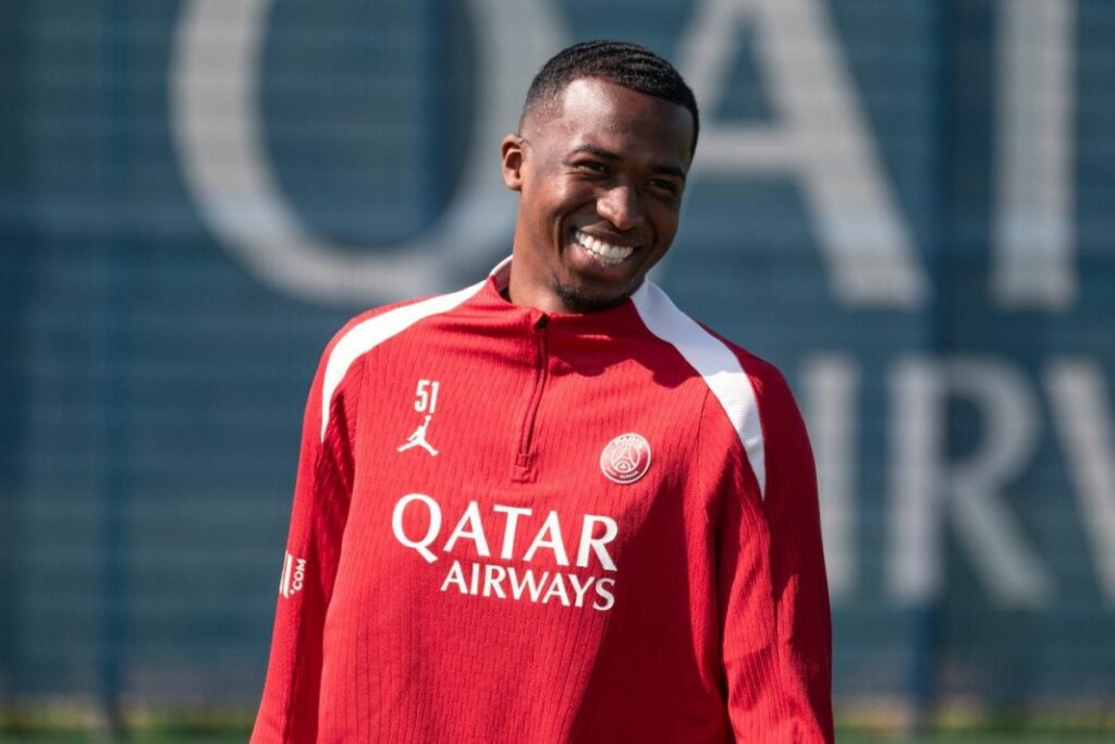Willian Pacho, jugador ecuatoriano del PSG de Francia.