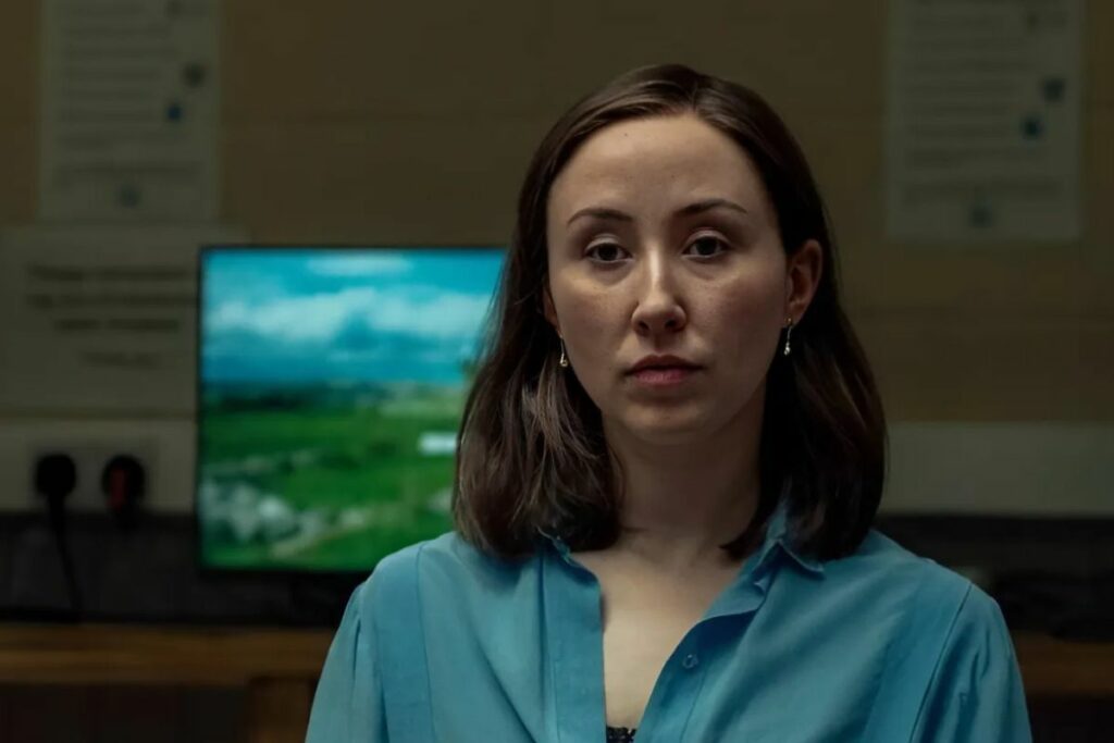 Erin Doherty interpreta a la psicóloga Briony Ariston en la miniserie 'Adolescencia' de Netflix.