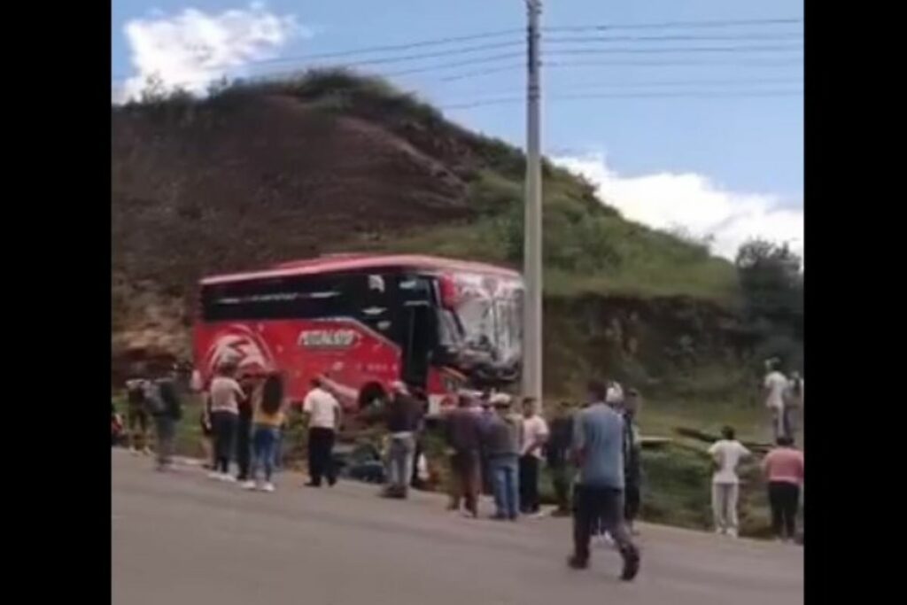 Un bus de la cooperativa Putumayo se accidentó en el sector de Palugo, en Pifo.