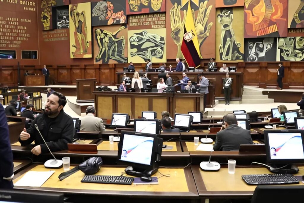 La reforma constitucional sobre el financiamiento de partidos políticos se debatió en el pleno de la Asamblea.