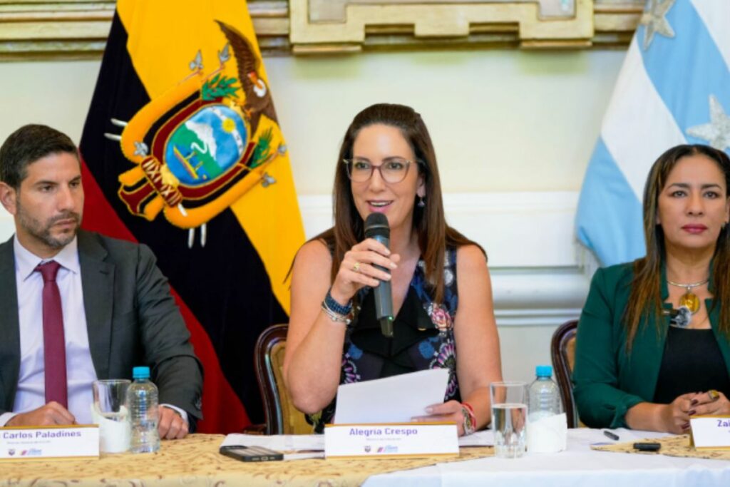 Este 28 de abril de 2025, autoridades presentaron el plan de regreso a clases en la Costa-Galápagos.