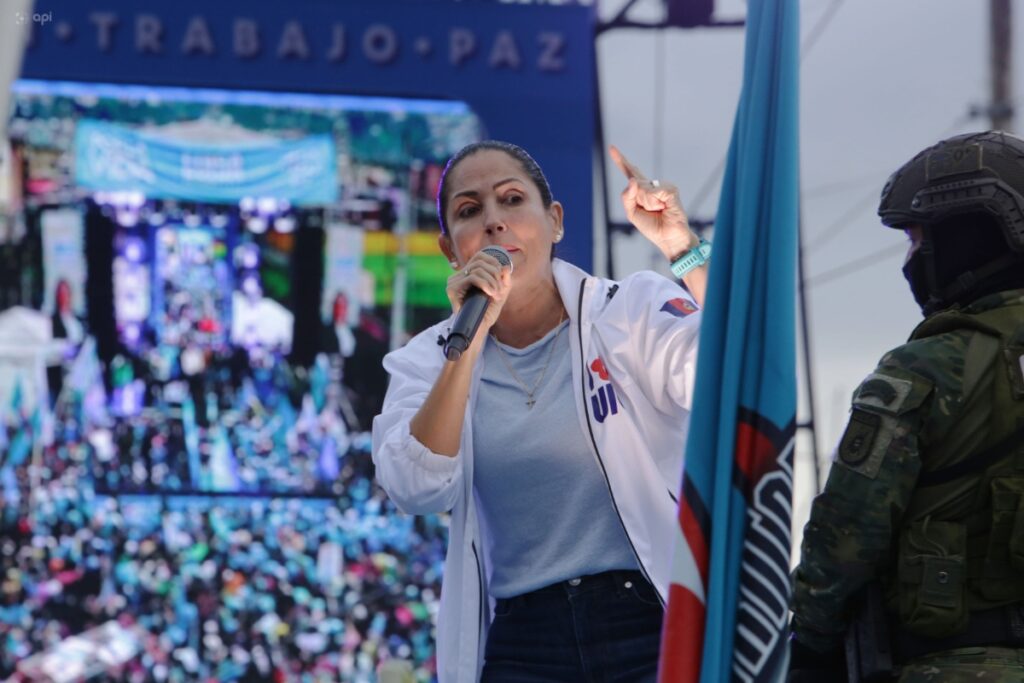 Luisa González fue candidata presidencial de Revolución Ciudadana, que ahora publica una hipótesis de posible fraude electoral por transferencia de tinta.