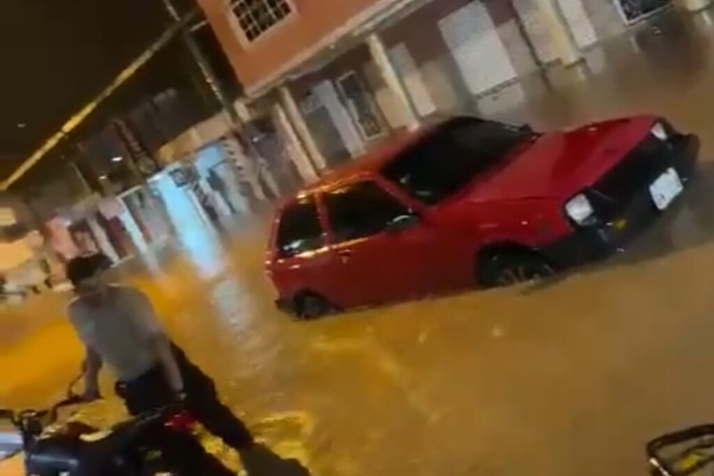 Fuertes lluvias e inundaciones en Santa Ana, Manabí, entre el martes 1 y el miércoles 2 de abril.