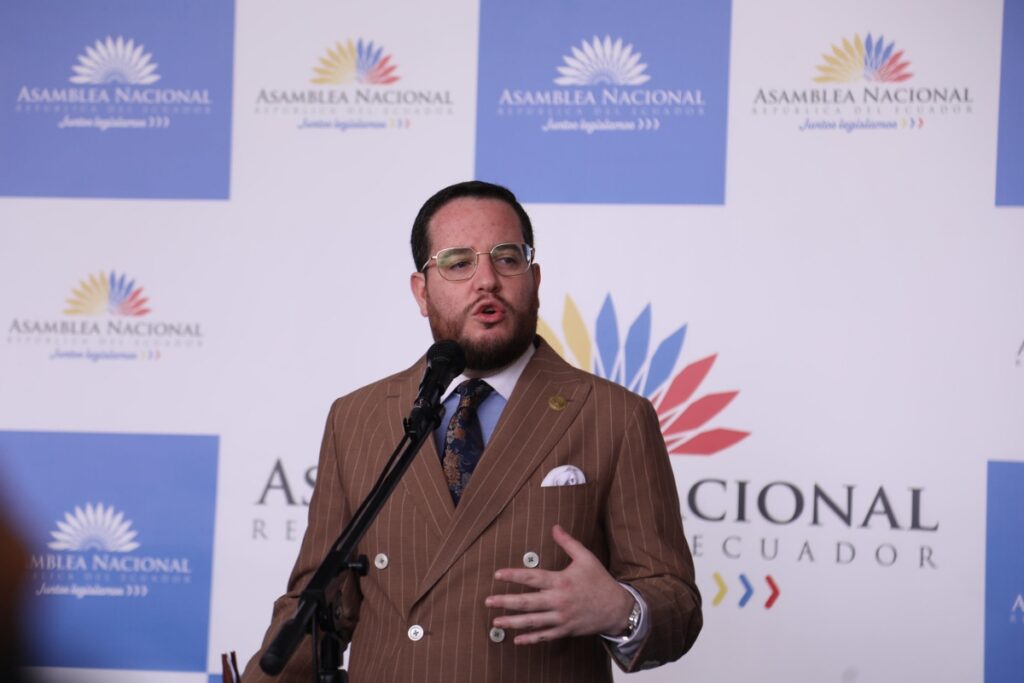 Alejandro Muñoz, secretario de la Asamblea, se pronunció sobre campaña de Daniel Noboa, sin autorización, en una rueda de prensa.