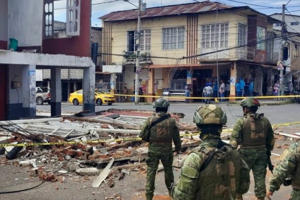 Las autoridades evalúan los daños causados por los sismos de la mañana de este 25 de abril de 2025, en Ecuador.