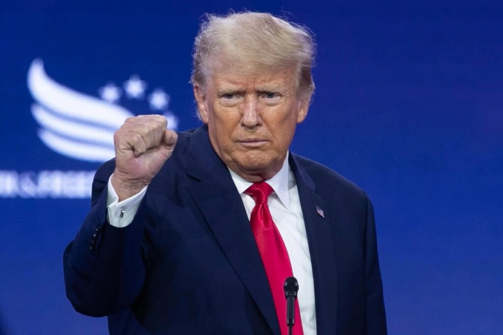 Las deportaciones rápidas del Gobierno de Donald Trump se dan con el uso de una Ley de Enemigos Extranjeros.