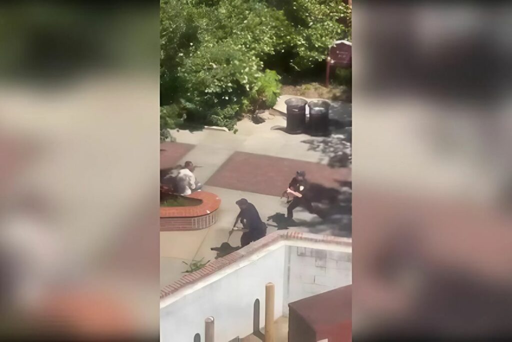 Captura de video de agentes de seguridad durante un tiroteo este jueves, en la Universidad Estatal de Florida en Tallahassee (Estados Unidos).