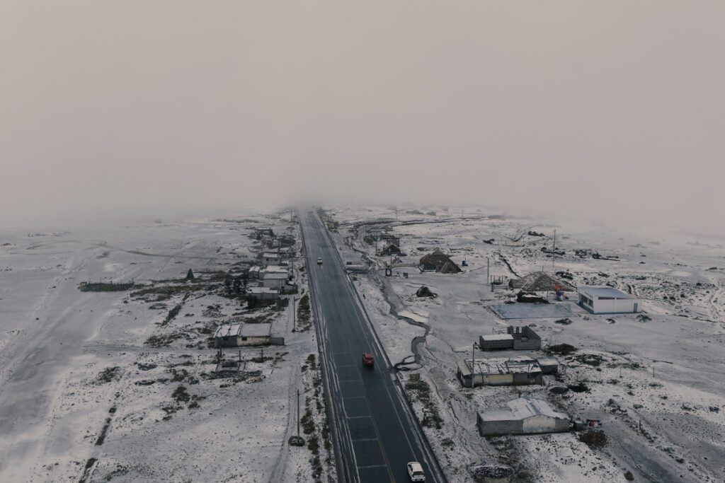 Caída de nieve y granizo en el sector El Arenal, de la vía Ambato - Guaranda.