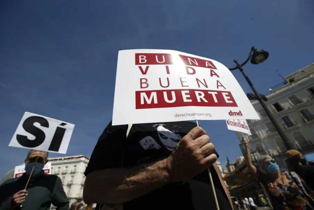 Manifestación en apoyo a la Ley de Eutanasia en Madrid. Foto: EFE