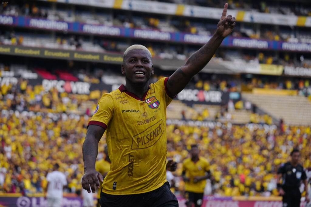 Gabriel Cortez celebra un gol en el triunfo de Barcelona SC ante Vinotinto en la LigaPro.