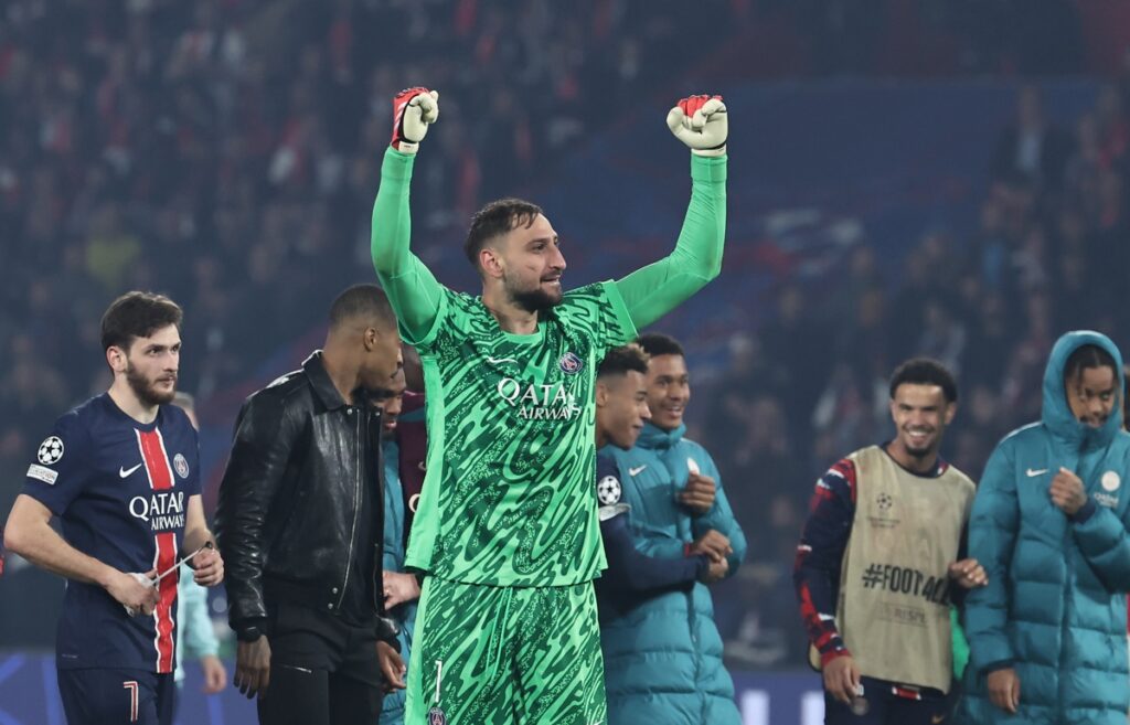 Gianluigi Donnaruma festeja tras la clasificación del PSG a la final de la UEFA Champions League.