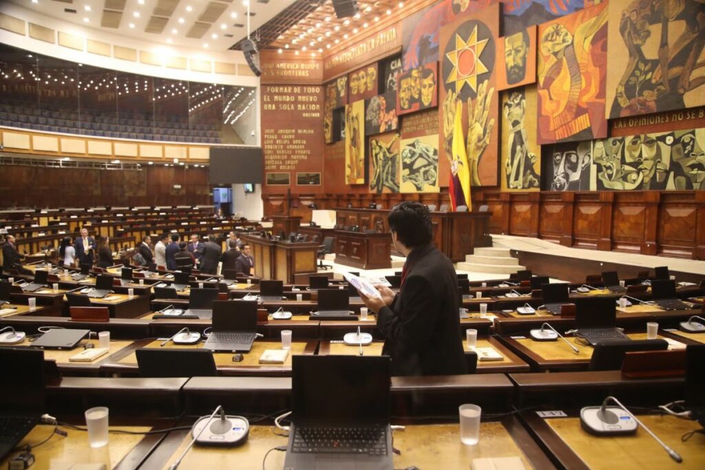 La nueva Asamblea Nacional refleja una reconfiguración del poder político tras las elecciones de 2025 en Ecuador.