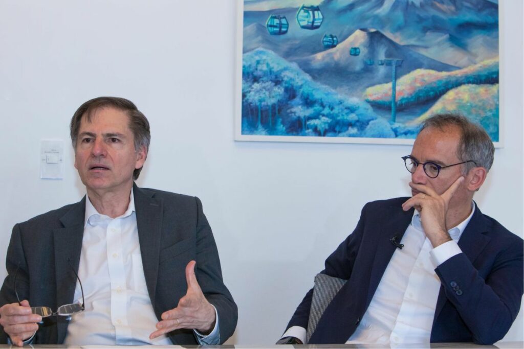 El vicepresidente del IFC, Alfonso García Mora (d) y el vicepresidente del Banco Mundial para América Latina y el Caribe, Carlos Felipe Jaramillo. Foto: EFE