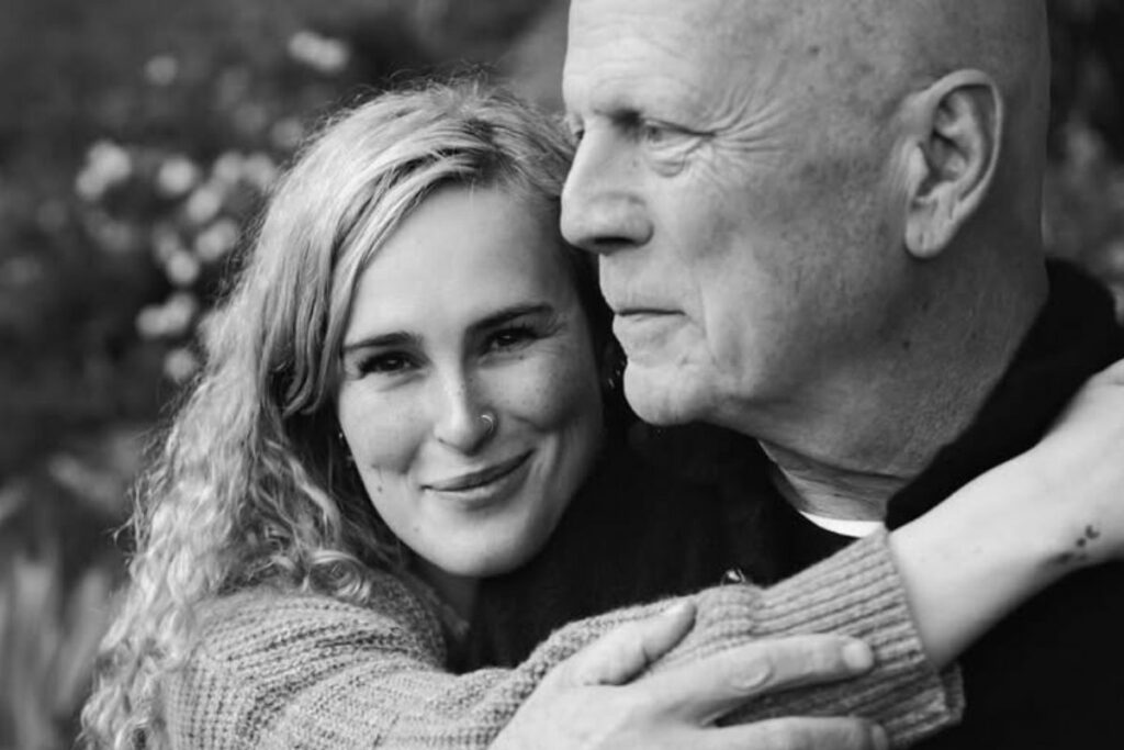 Rumer Willis, hija de Bruce Willis, ha estado al pendiente de su padre desde el primer día.