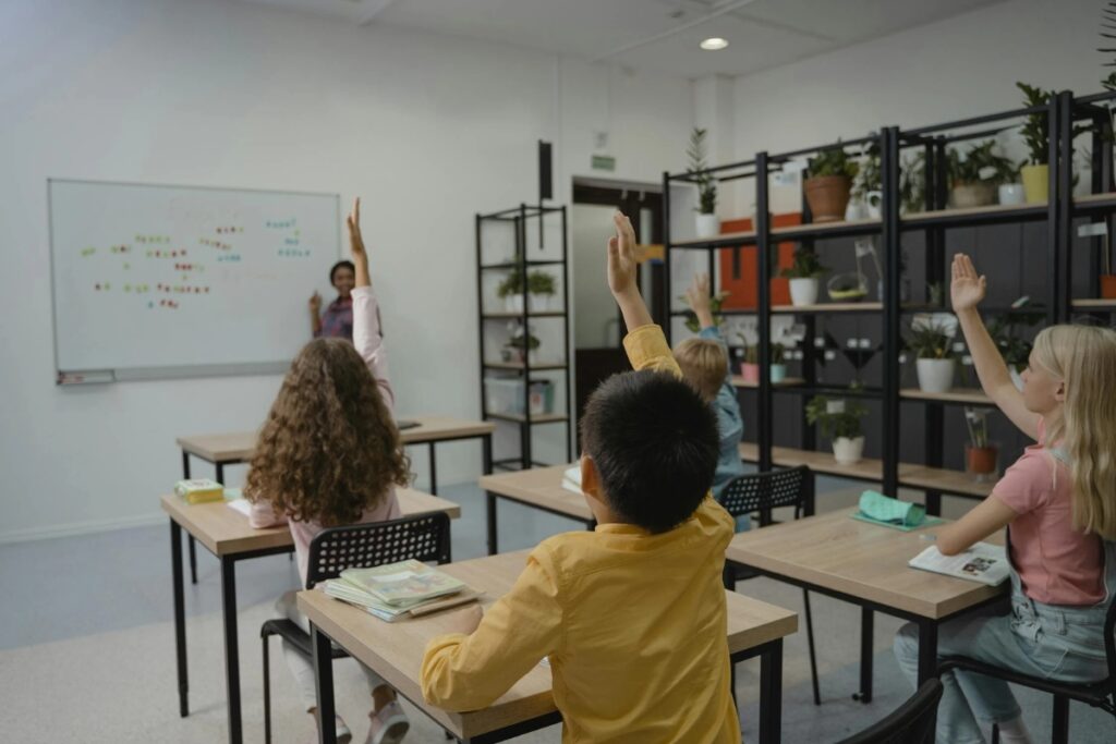 Los estudiantes del régimen Costa y Galápagos regresan a clases.