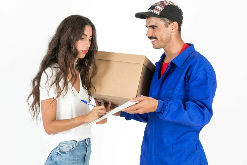 Imagen referencial. En Ecuador rige el sistema 4x4 de courrier. Foto: Freepik