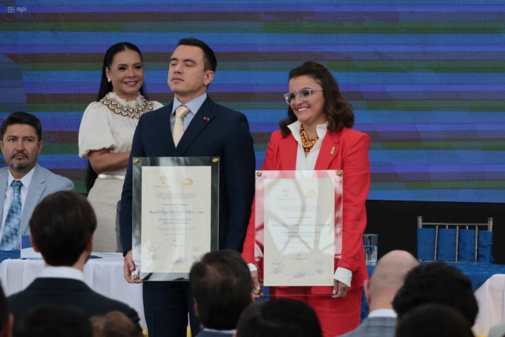 Este 15 de mayo de 2025, Daniel Noboa y María José Pinto recibieron las credenciales del CNE.