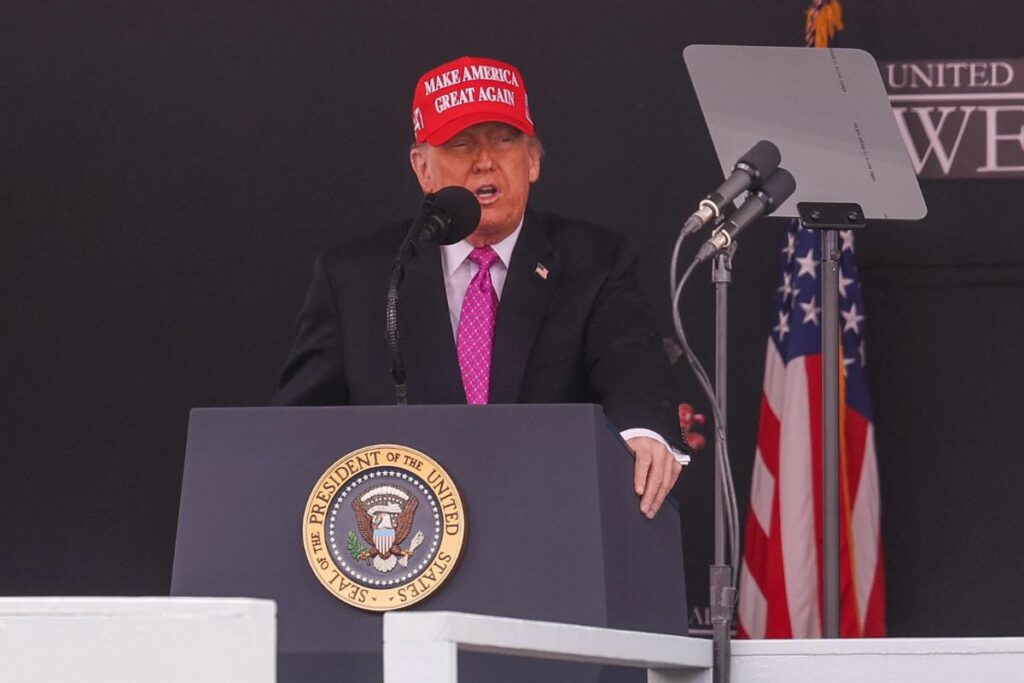 Donald Trump volvió a pedir los datos de los estudiantes extranjeros matriculados en la Universidad de Harvard, a la cual le prohibió recibir a alumnos por fuera de Estados Unidos.