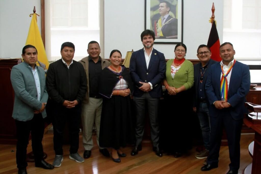 José De La Gasca se reunió con los asambleístas electos de Pachakutik.