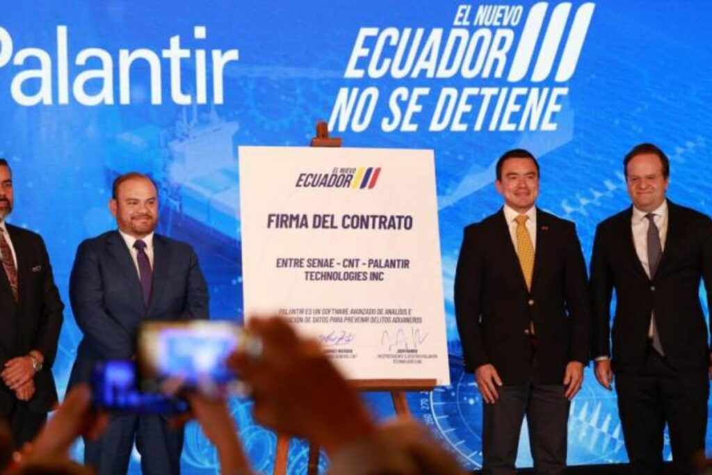 El presidente Daniel Noboa estuvo en la firma de contrato del 'software' estadounidense. Foto: Presidencia