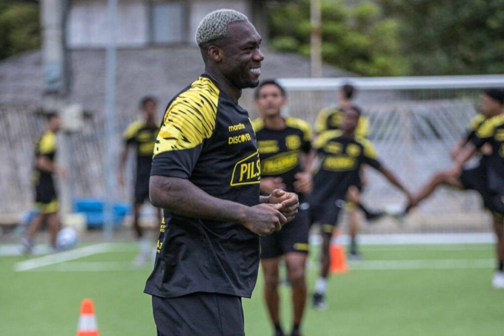 Felipe Caicedo durante uno de los entrenamientos de Barcelona SC.