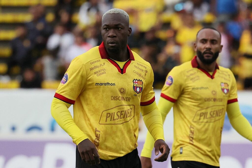 Felipe Caicedo (centro) en el último partido de Barcelona SC en la Liga Pro.