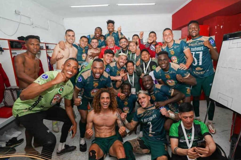 Jugadores de Mushuc Runa celebran tras haber vencido en la Copa Sudamericana.