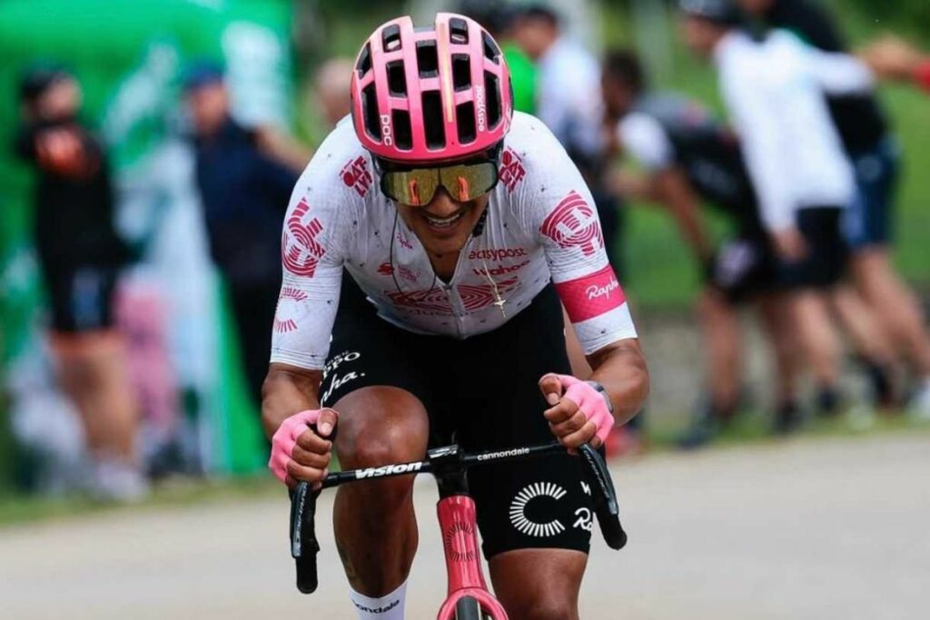 Richard Carapaz en la etapa 11 del Giro de Italia, donde resultó ganador.