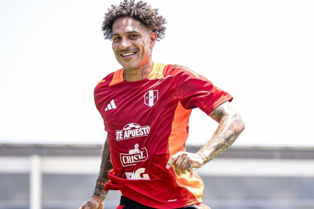 Paolo Guerrero, delantero de la Selección de Perú, en un entrenamiento.
