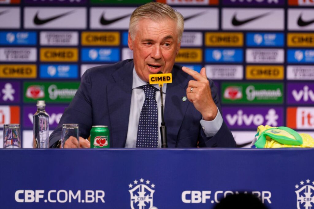 Carlo Ancelotti en rueda de prensa con la Selección de Brasil.