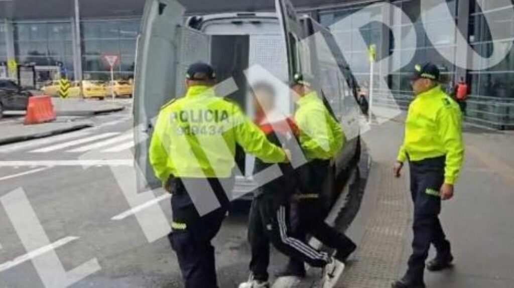 Momentos en los que alias Chuqui fue sacado de El Dorado y capturado por la Policía.