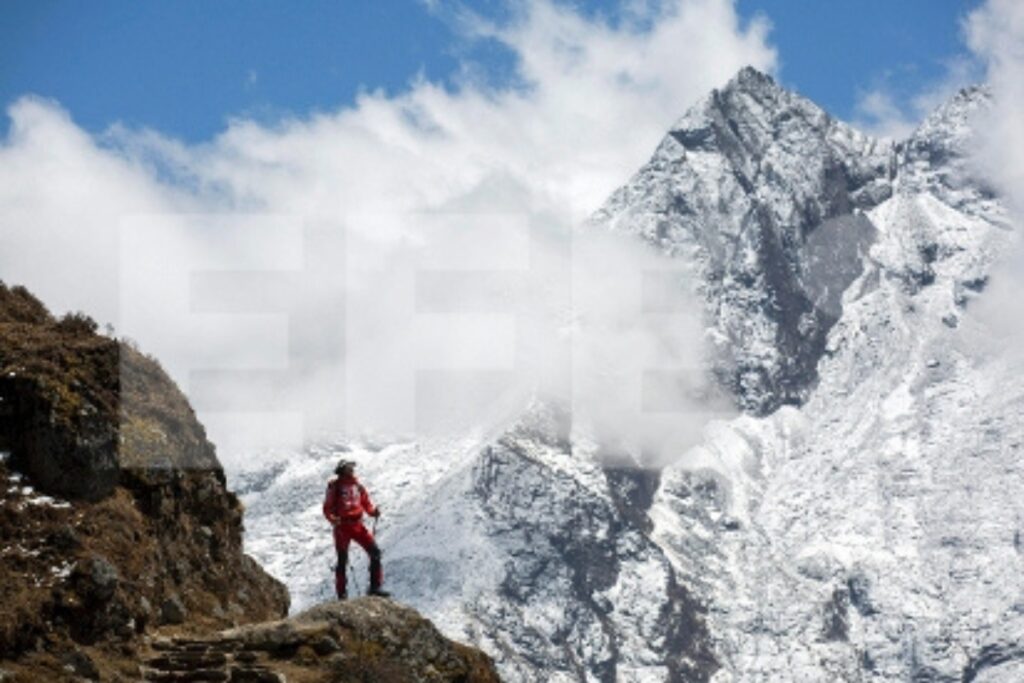 Escalar el Everest requiere unos 40 días, incluyendo el tiempo necesario para aclimatarse. Foto: Archivo EFE