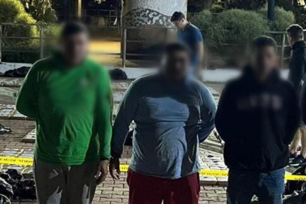 La Policía capturó a tres personas durante el operativo en Galápagos.