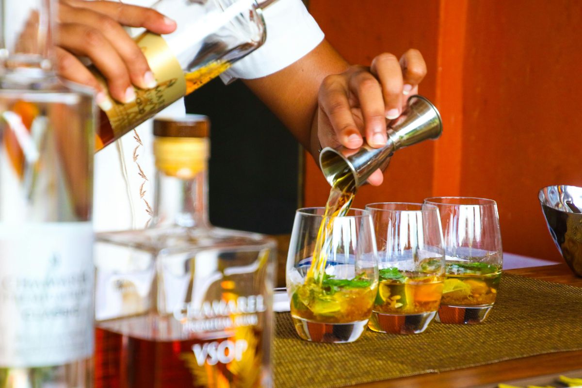 Ecuador: Restaurantes Proponen Flexibilizar la Ley Seca en Elecciones para Evitar Pérdidas Millonarias