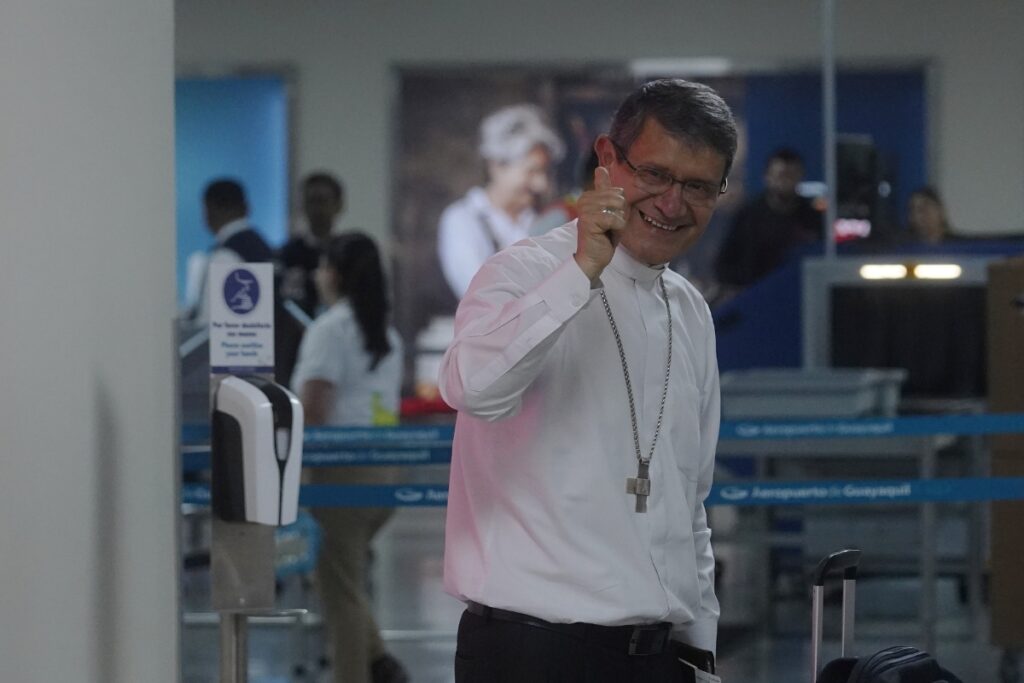 Luis Cabrera viajó a Roma para participar en el cónclave que elegirá al nuevo Papa.