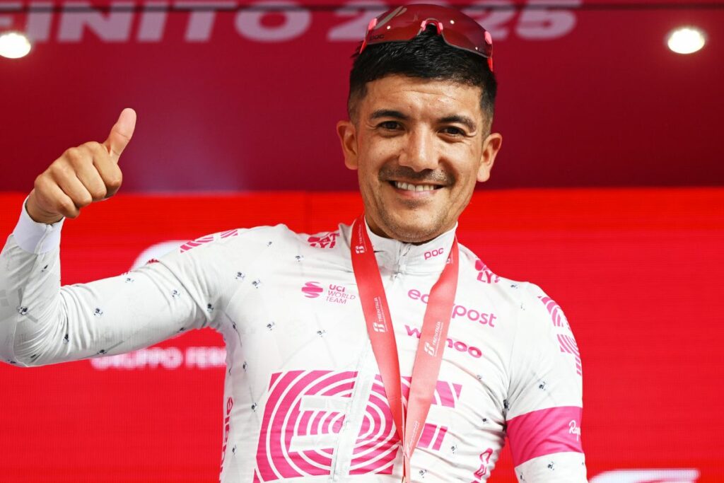 Richard Carapaz ganó la etapa 11 del Giro de Italia 2025.