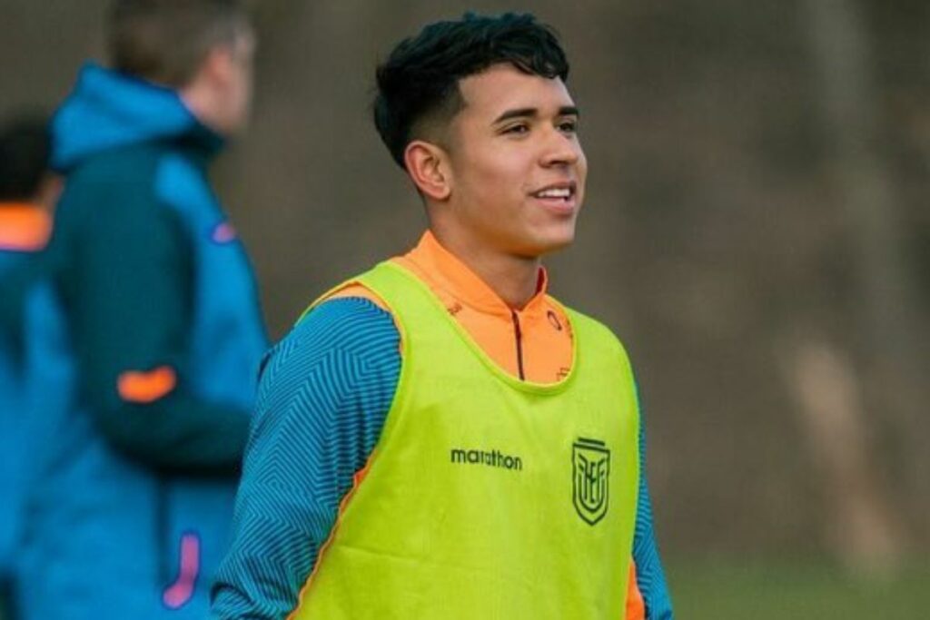 Kendry Páez en un entrenamiento con la Selección de Ecuador en 2024.