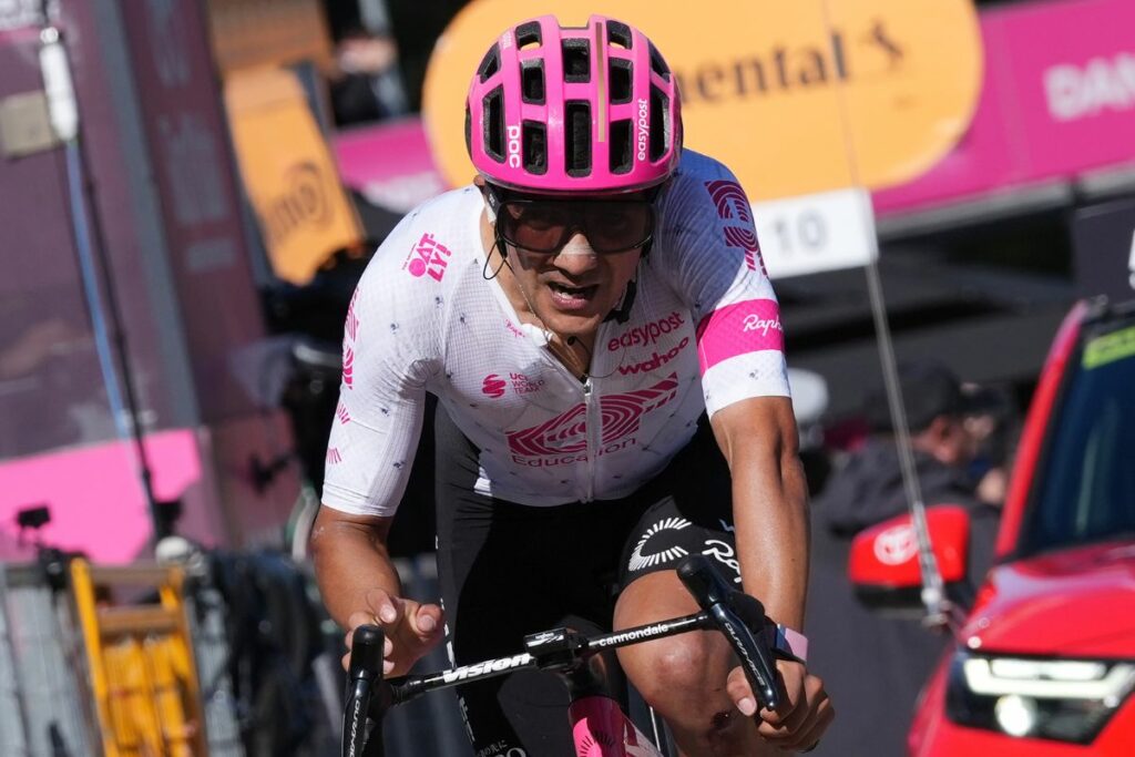 Richard Carapaz ascendió al tercer lugar del Giro de Italia 2025.