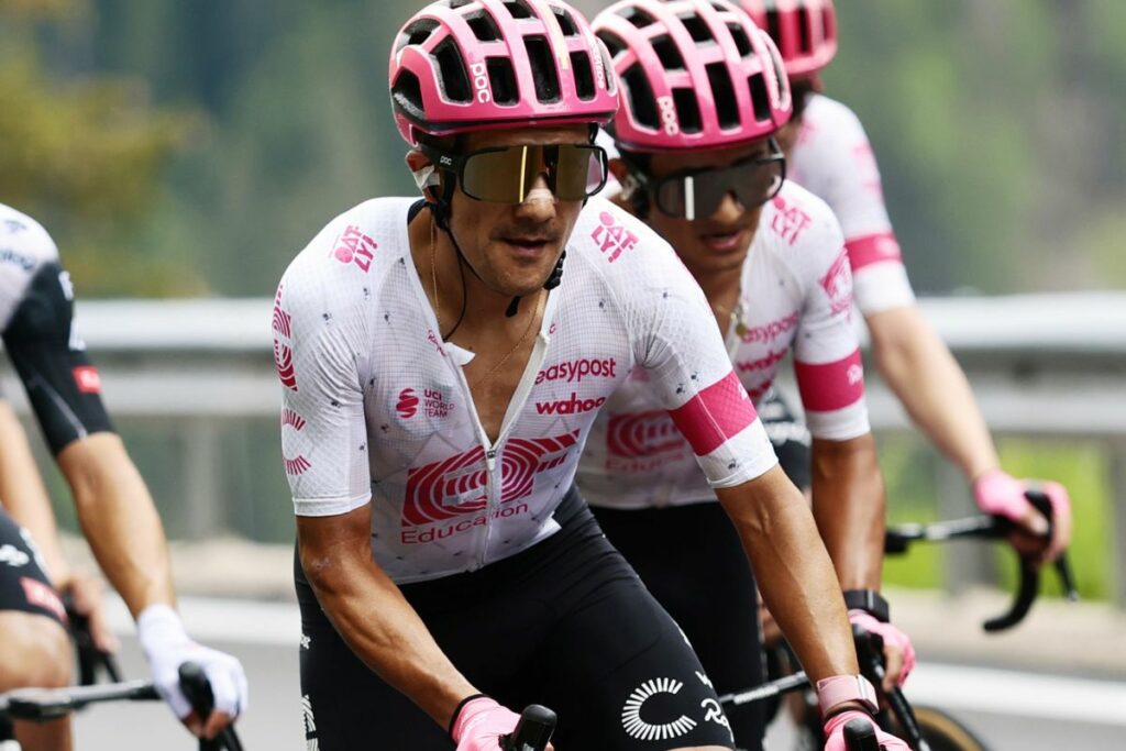 Richard Carapaz ascendió al segundo lugar de la general en el Giro de Italia 2025.