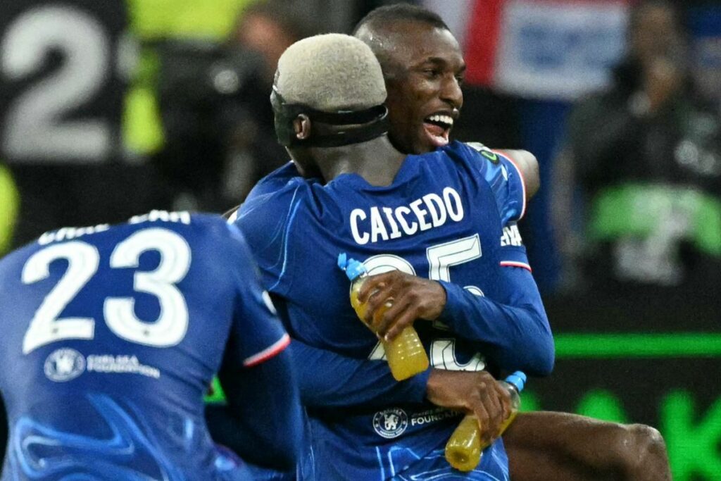 Moisés Caicedo quedó campeón de la Uefa Conference League.