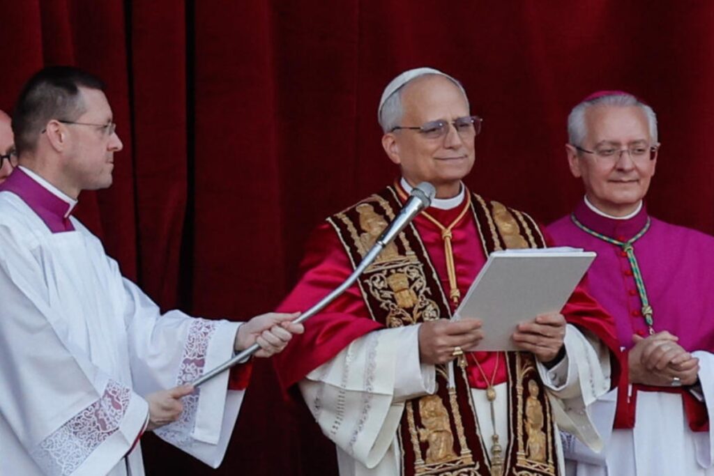 El nuevo Papa da su primer mensaje al pueblo.
